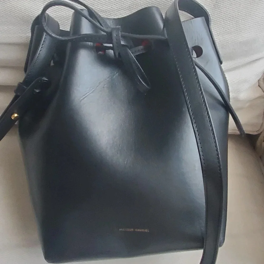 Authentic black leather Mansur Gavriel Bucket Bag in Excellent Condition